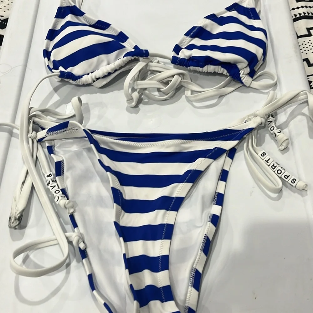 Bikini - Picture 2 of 2